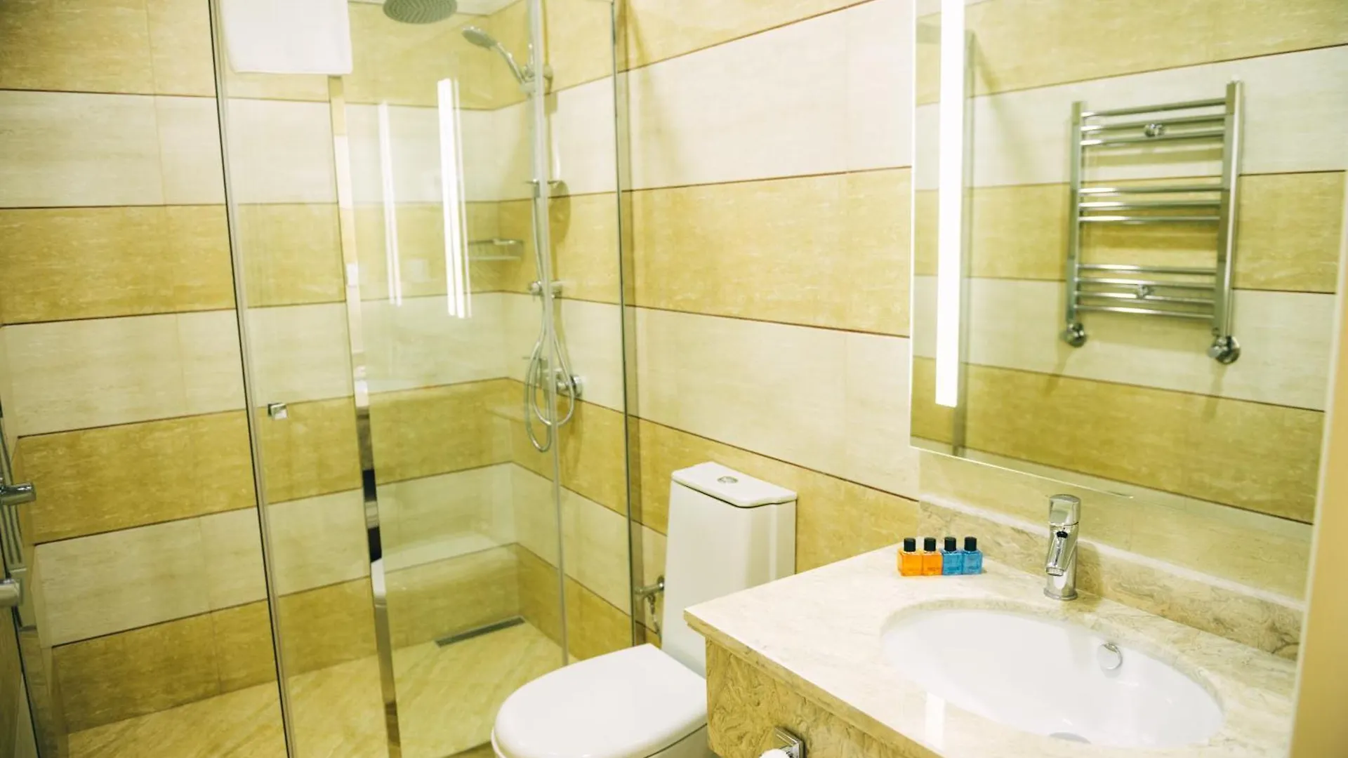 Emerald Suite Hotel Baku 4*,